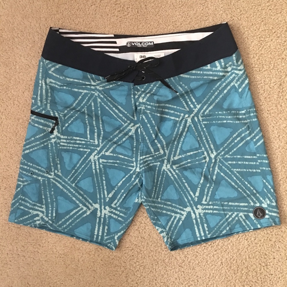 Men’s Volcom board shorts - Size 36